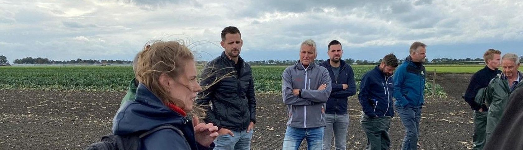 Ruiken of de bodem gezond is